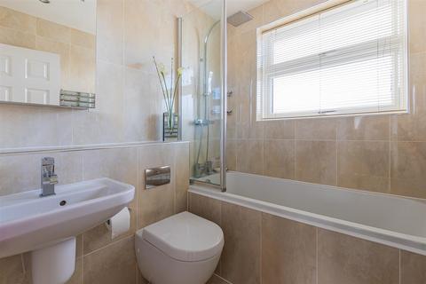 1 Hugon Close, Cardiff, CF23 9BY