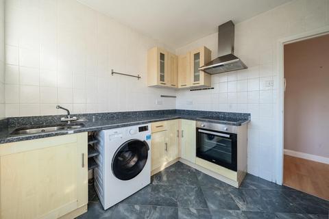 2 bedroom flat to rent, Bath Road, Maidenhead, SL6