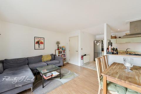 2 bedroom apartment for sale, Menai Place, London