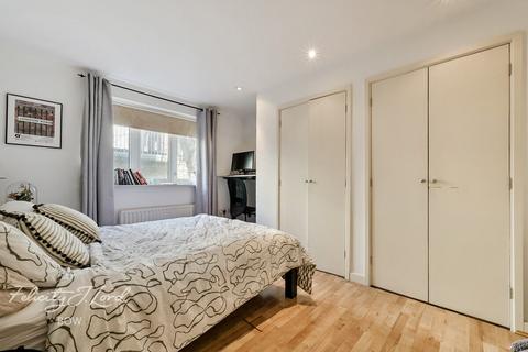 2 bedroom apartment for sale, Menai Place, London