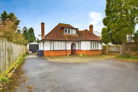 5 bedroom chalet for sale, Meadow Lane, Beaconsfield HP9