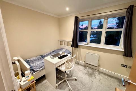 2 bedroom ground floor flat for sale, Albany Court, Albany Place, Egham, Surrey, TW20