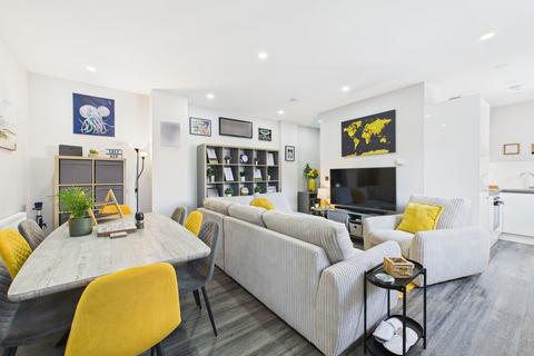 2 bedroom apartment for sale, Gardiner Place, Worthing, BN11