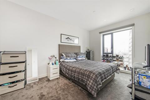 2 bedroom flat to rent, Grantham House, 46 Botanic Square, London E14