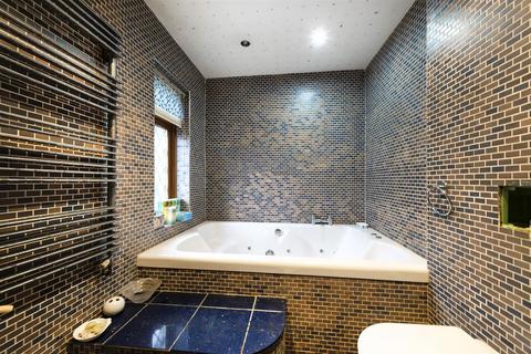 4 bedroom detached house for sale, Hadlow Road, Tonbridge