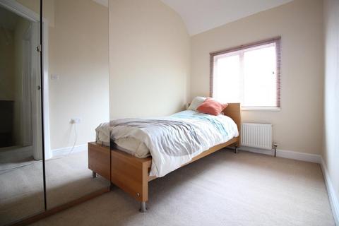 1 bedroom in a house share to rent, Riverview Gardens, Twickenham