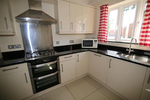 3 bedroom end of terrace house to rent, Webbers Way, Tiverton EX16