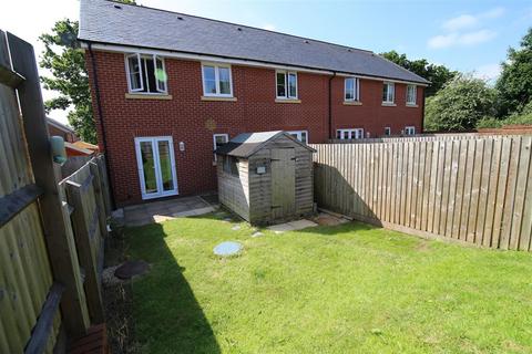 3 bedroom end of terrace house to rent, Webbers Way, Tiverton EX16