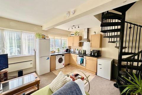 1 bedroom flat for sale, Belmont Road, Scarborough