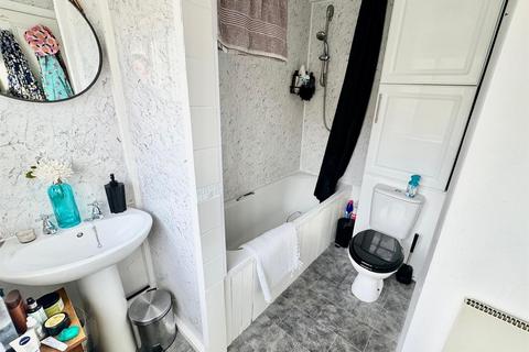 1 bedroom flat for sale, Belmont Road, Scarborough