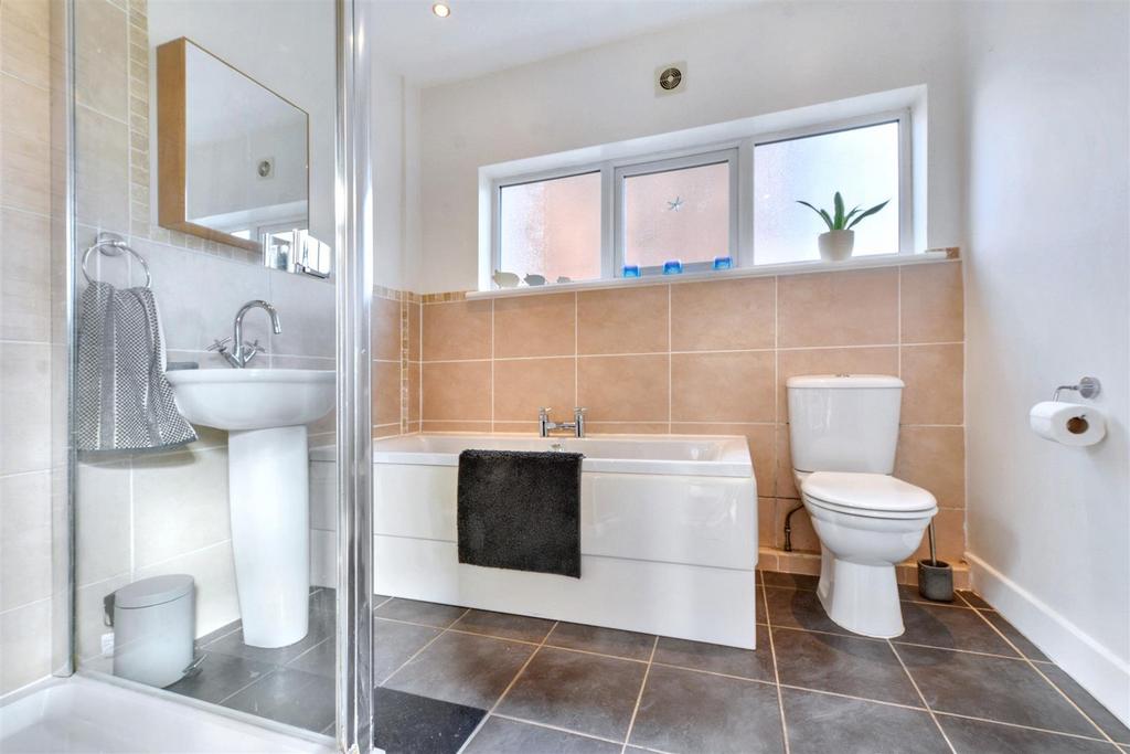 Bathroom 1.jpeg