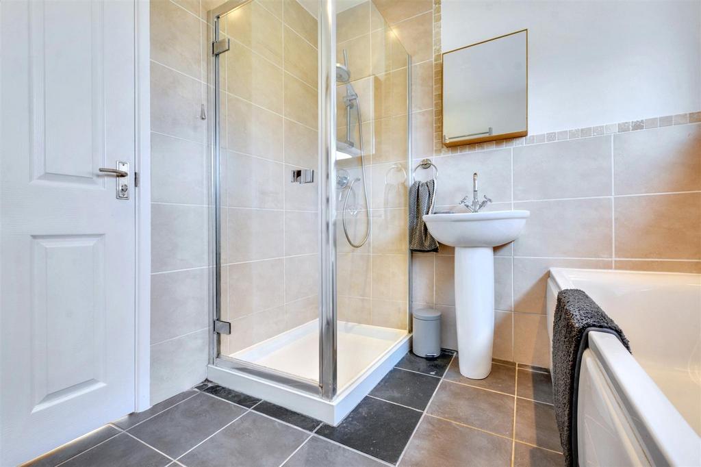 Bathroom 2.jpeg