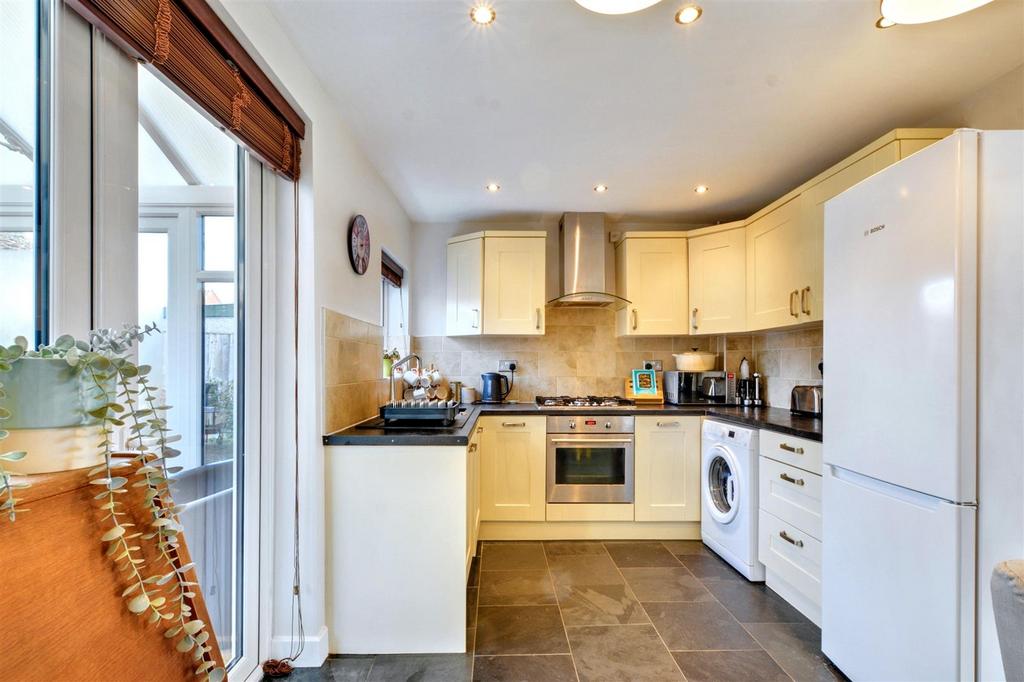 Kitchen 2.jpeg