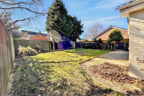 15 Fernheath Close, Bournemouth, BH11 8SL
