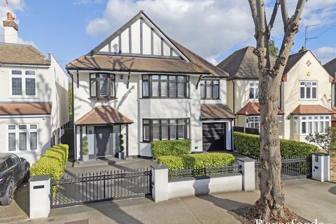 5 bedroom detached house for sale, Severn Avenue, Gidea Park, RM2