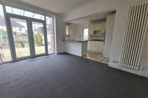 4 bedroom semi-detached house to rent, Luccombe Road, Southampton SO15