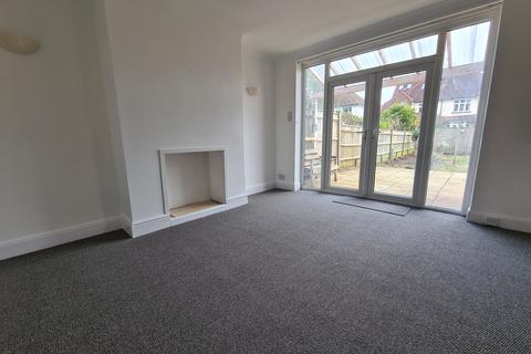 4 bedroom semi-detached house to rent, Luccombe Road, Southampton SO15