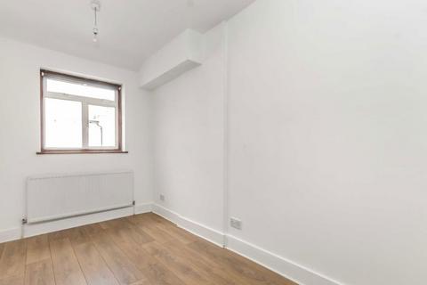 2 bedroom flat to rent, Church Road, London W3