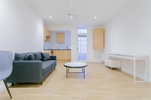 1 bedroom flat to rent, Courtfield Gardens, London SW5