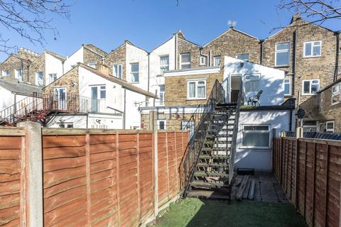 25b Carnarvon Road, London, E15 4JW