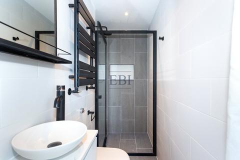 25b Carnarvon Road, London, E15 4JW