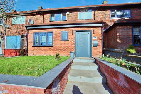 4 bedroom house for sale, Reston Path, Borehamwood