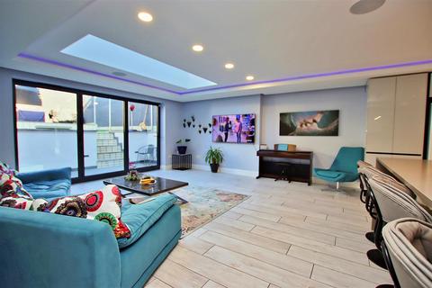 64 Reston Path, Borehamwood, WD6 5AU