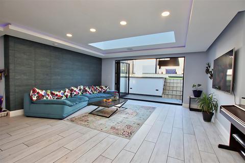 64 Reston Path, Borehamwood, WD6 5AU