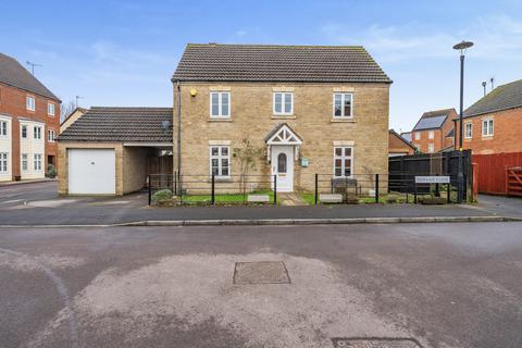 4 bedroom detached house for sale, Dowlais Close, Oakhurst