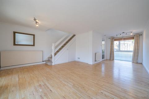 3 bedroom semi-detached house to rent, Chalfont Close, Hemel Hempstead, Hertfordshire, HP2 7JR