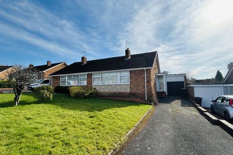 2 bedroom semi-detached bungalow for sale, Woodland Close, Stourbridge DY9