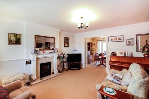 3 bedroom detached house for sale, Wharnscliffe Drive, York