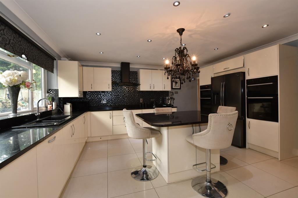 Kitchen/ Breakfast Room