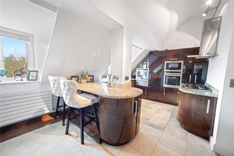 3 bedroom penthouse to rent, Apartment 8 Norcliffe Hall