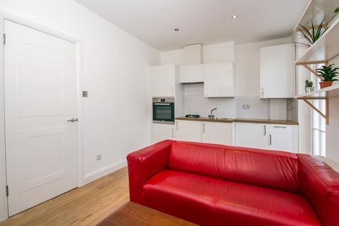 1 bedroom end of terrace house to rent, Church Street, London NW8