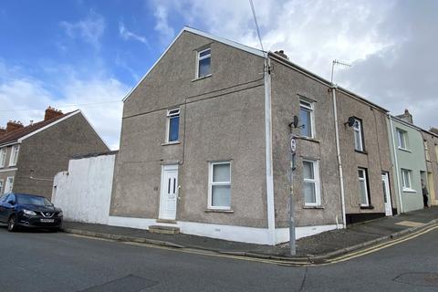 3 bedroom end of terrace house for sale, St. Peters Road, Milford Haven, Pembrokeshire, SA73