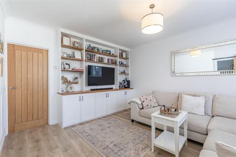 3 bedroom terraced house for sale, Lambourne Crescent, Woking GU21