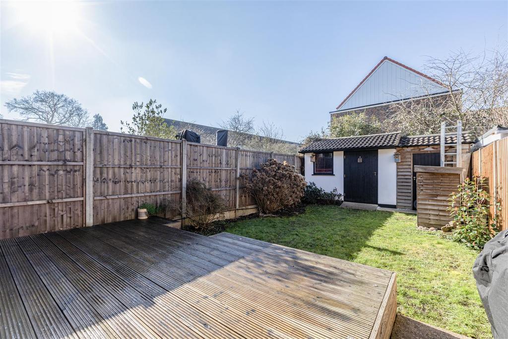 23 Lambourne Crescent - 14.jpg