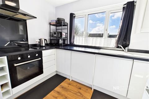 Studio for sale, Farriers Road, Epsom, Surrey, KT17