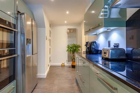 6 Brookside, Crudwell, Malmesbury, SN16 9EJ