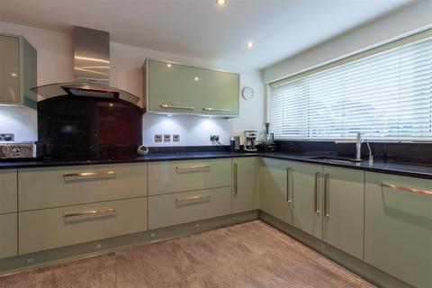 6 Brookside, Crudwell, Malmesbury, SN16 9EJ