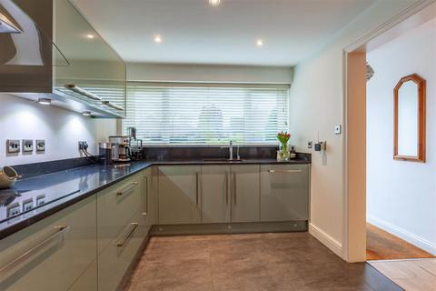 6 Brookside, Crudwell, Malmesbury, SN16 9EJ