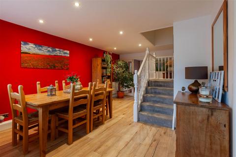 6 Brookside, Crudwell, Malmesbury, SN16 9EJ