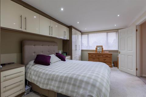 6 Brookside, Crudwell, Malmesbury, SN16 9EJ