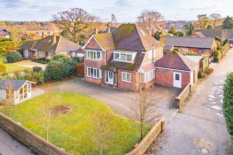 4 bedroom detached house for sale, Burrell Close, Holt