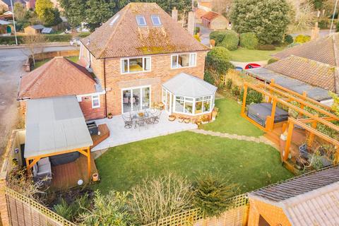 1 Burrell Close, Holt, NR25 6DT