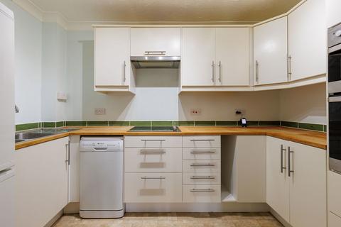 2 bedroom flat for sale, Ashley Gardens, Shalford, GU4