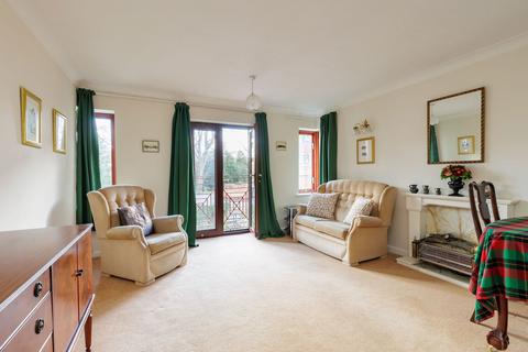 2 bedroom flat for sale, Ashley Gardens, Shalford, GU4