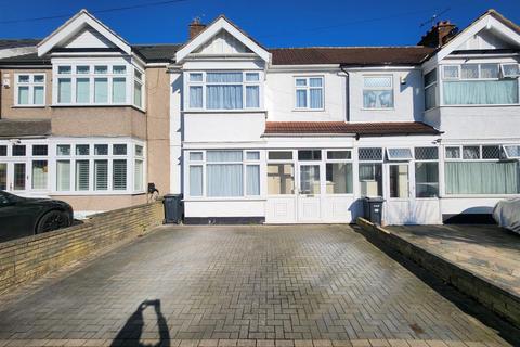 3 bedroom house for sale, Ellesmere Gardens, Redbridge - CHAIN FREE!