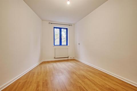 2 bedroom flat to rent, Grasmere Gardens, Cambridge